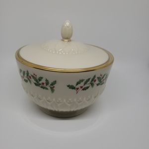 Sculptured Candy Jar with Lid Holiday Lenox